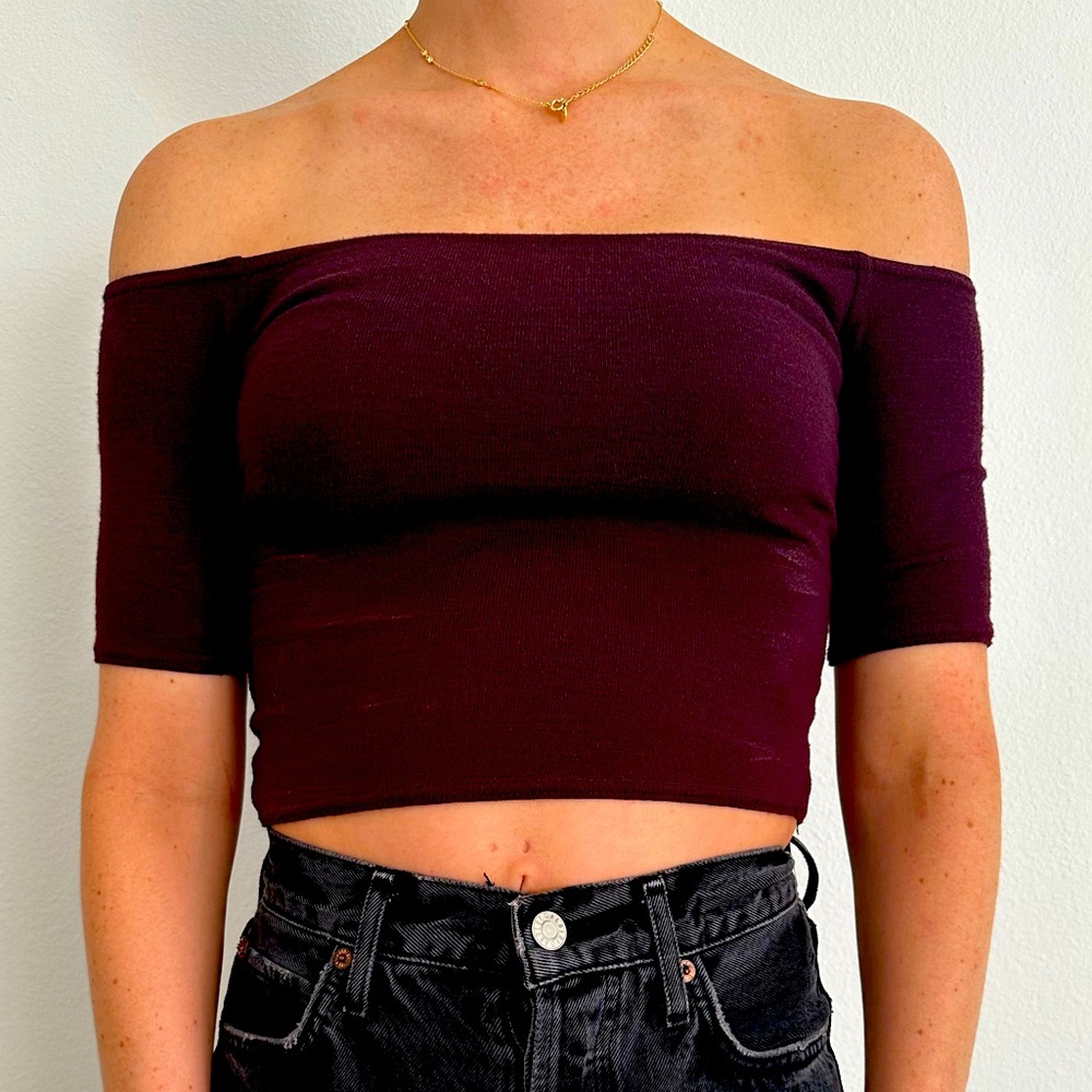 GOOD CONDITION - Wilfred/Aritzia Maroon Offshoulder Sweater XS